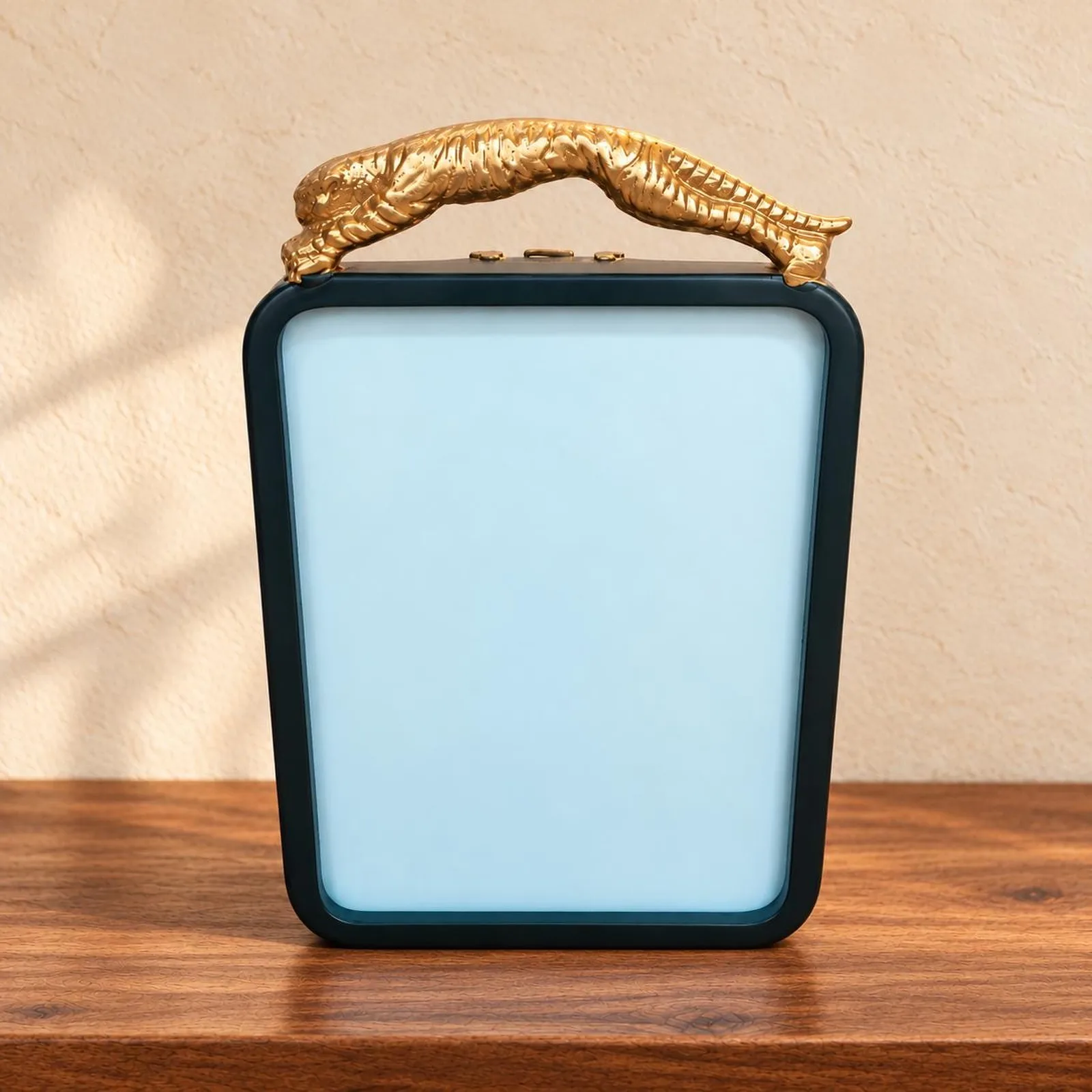 Moldura com Jaguar Dourado  — imagem 1 de 3